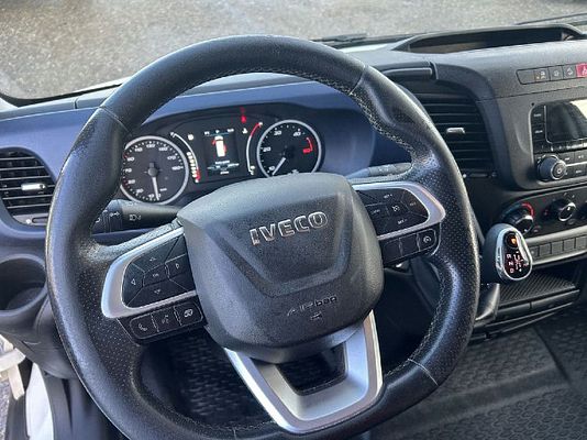 Vehicle image 11 / 14