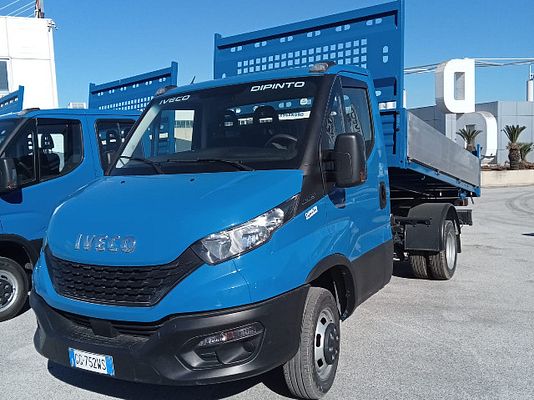 Vehicle image 2 / 7