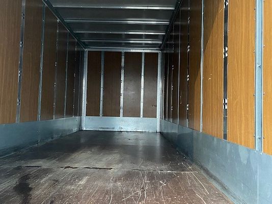 Vehicle image 9 / 14