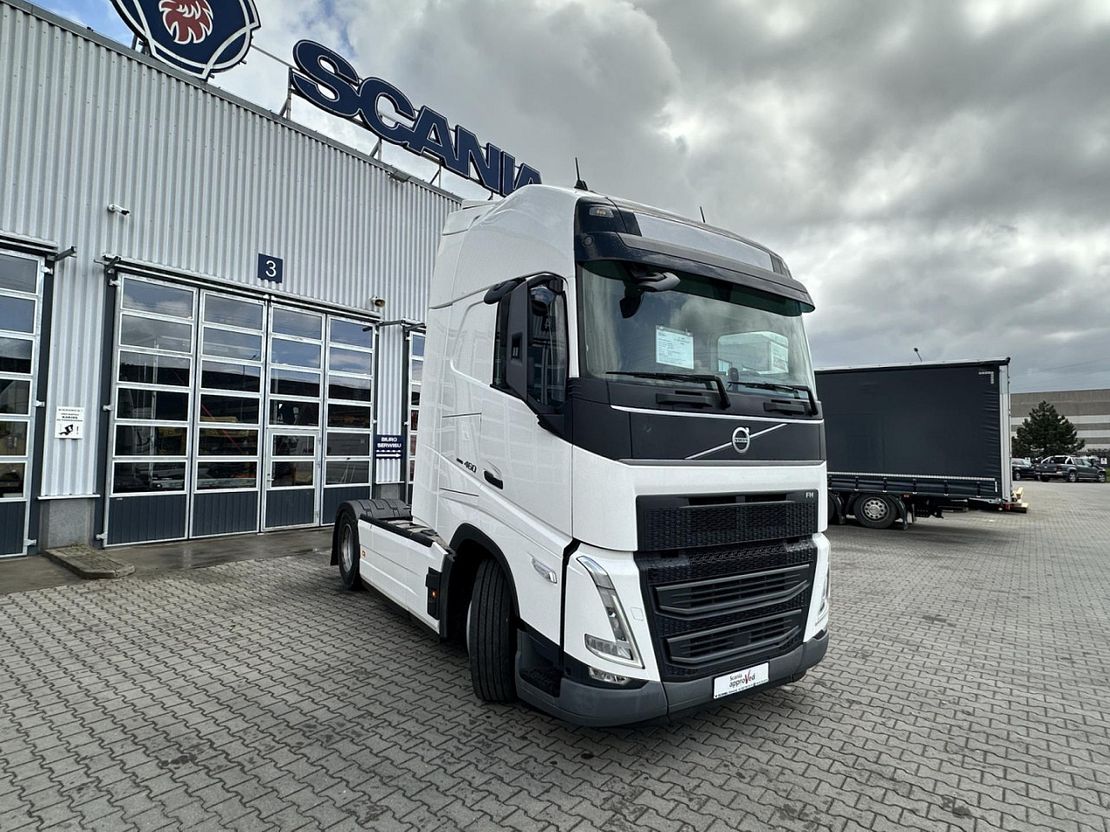 Vehicle image 2 / 20