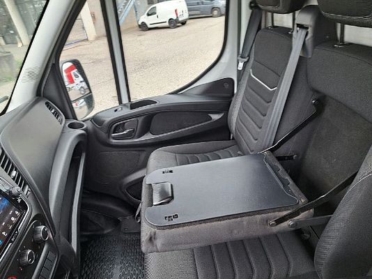 Vehicle image 15 / 16