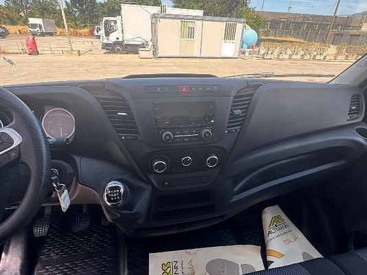 Vehicle image 6 / 8