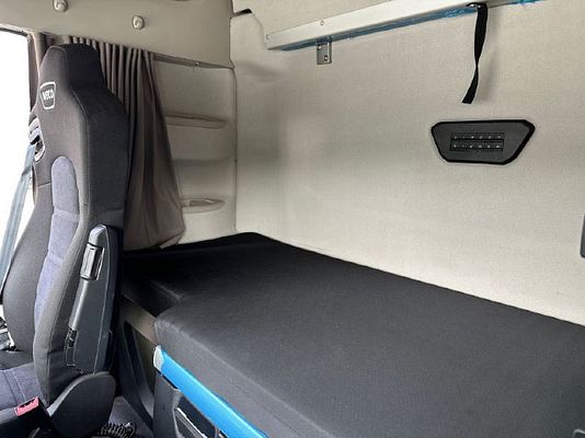 Vehicle image 11 / 15