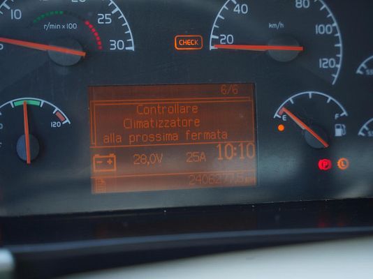 Vehicle image 10 / 16