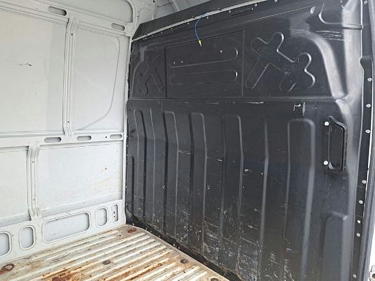 Vehicle image 7 / 16