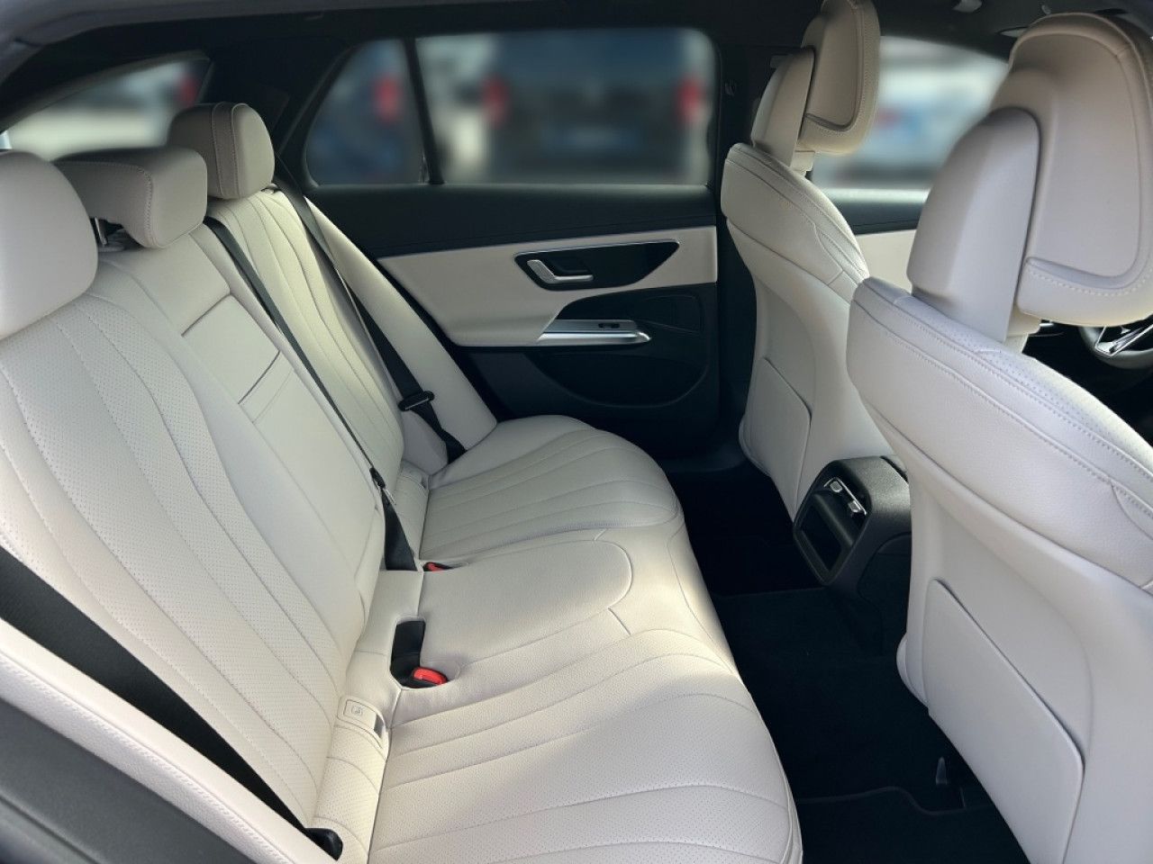 Mercedes-Benz E-Klasse – Bild 12