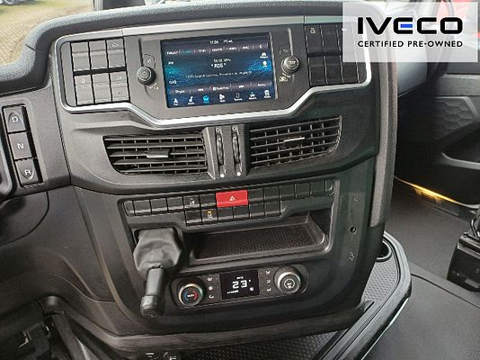 Vehicle image 13 / 18