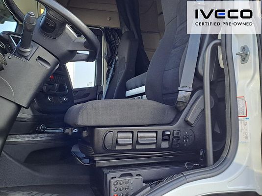 Vehicle image 7 / 13