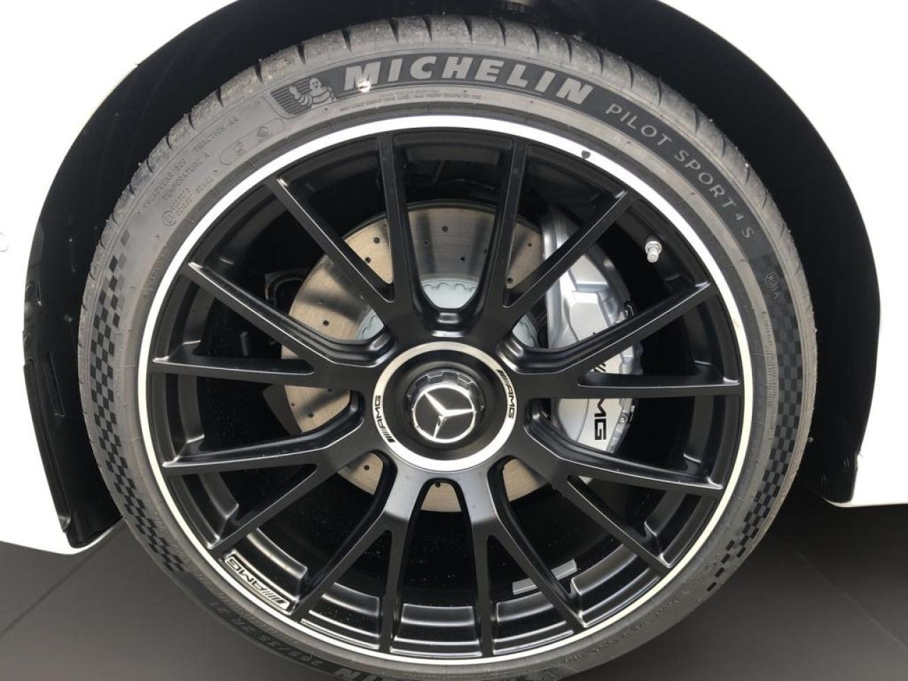 Mercedes-Benz E-Klasse – Bild 8