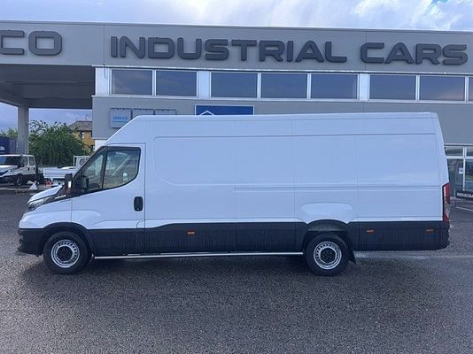 Vehicle image 4 / 18