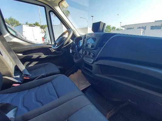 Vehicle image 5 / 7