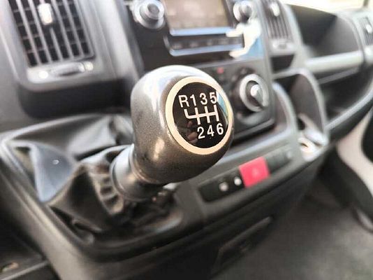Vehicle image 11 / 12