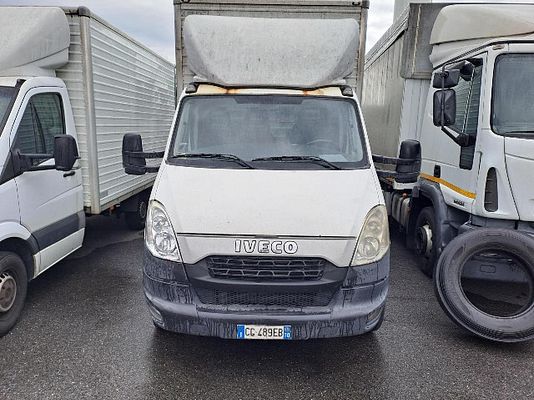 Vehicle image 3 / 6