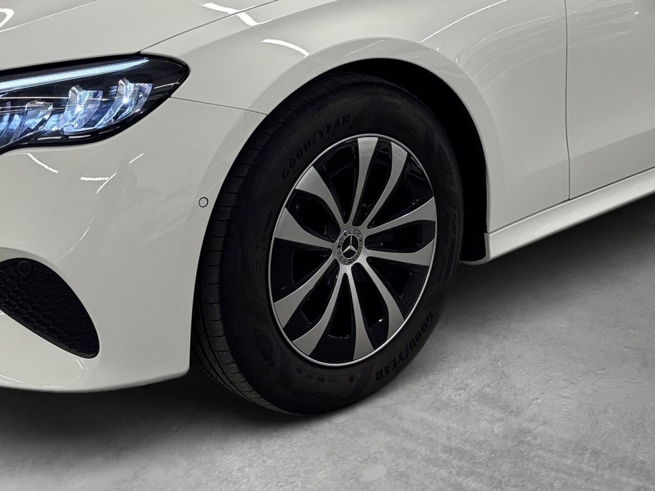 Mercedes-Benz E-Klasse – Bild 12