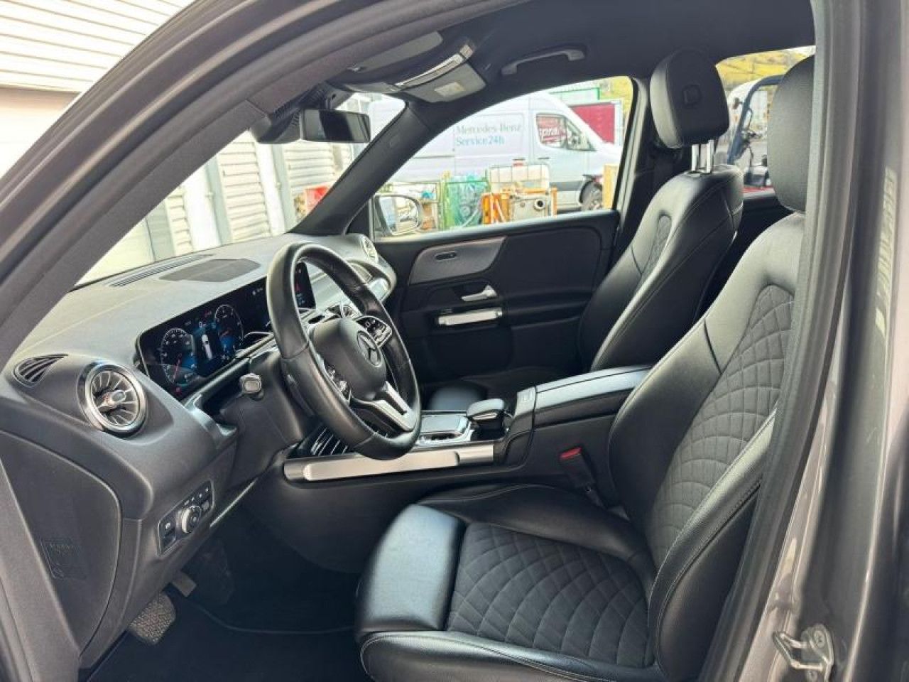 Photo du v&eacute;hicule 17 / 18