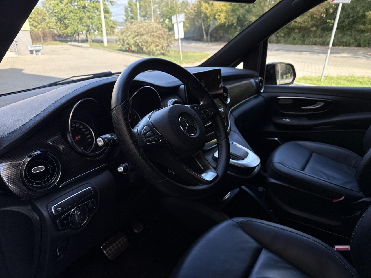 Zdjęcie pojazdu 12 / 24