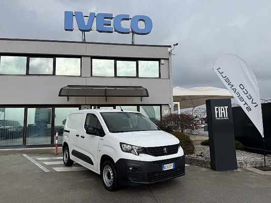 Vehicle image 1 / 14