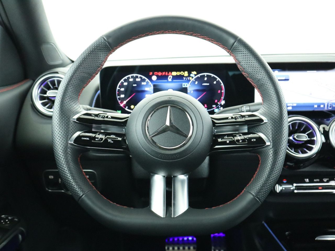 Mercedes-Benz GLB – Bild 11