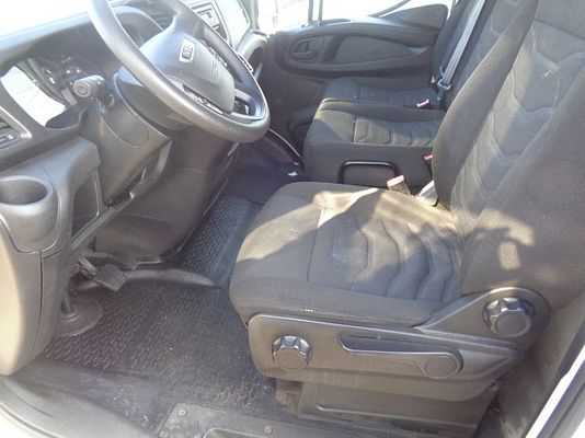 Vehicle image 8 / 11