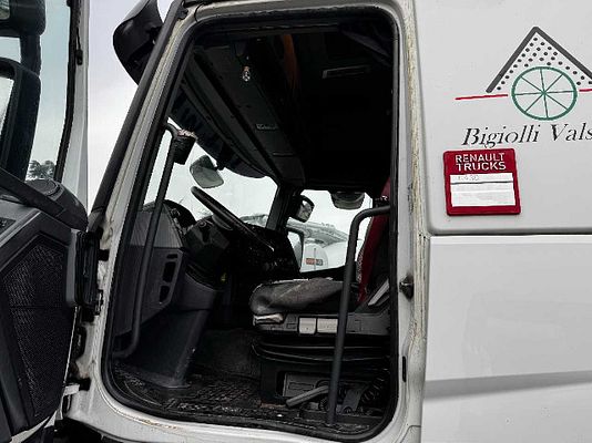 Vehicle image 5 / 9
