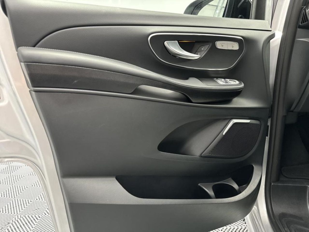 Zdjęcie pojazdu 9 / 18