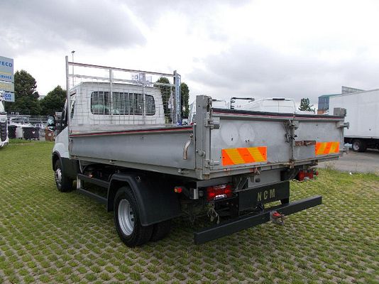 Vehicle image 4 / 13