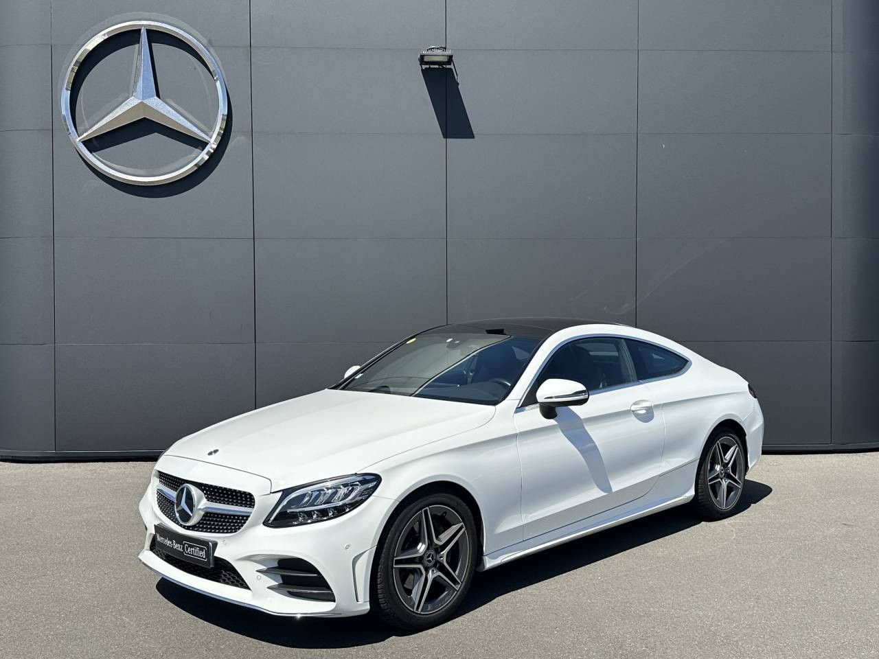 Photo du v&eacute;hicule 1 / 18