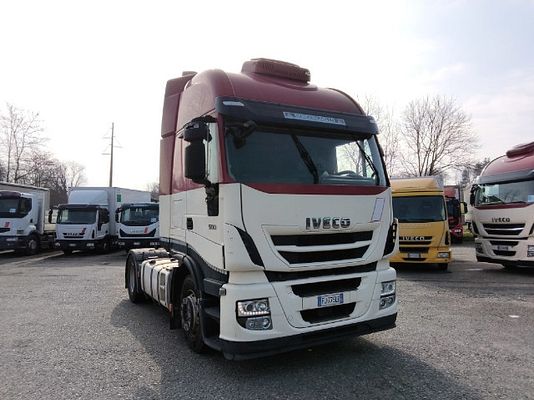 Vehicle image 2 / 17