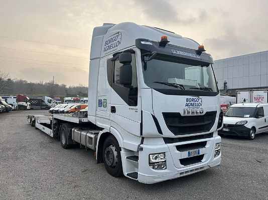 Vehicle image 2 / 24
