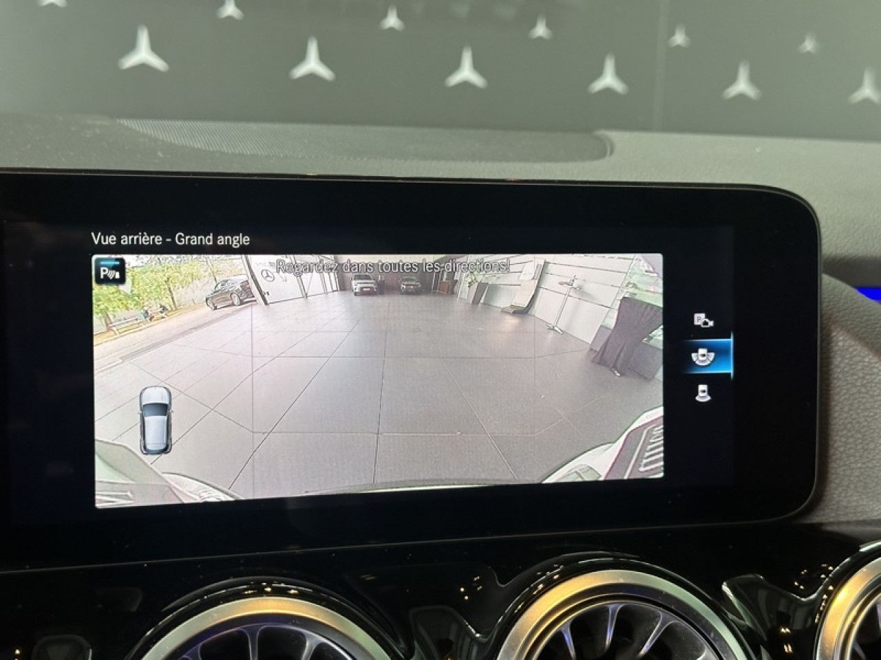 Photo du v&eacute;hicule 16 / 18