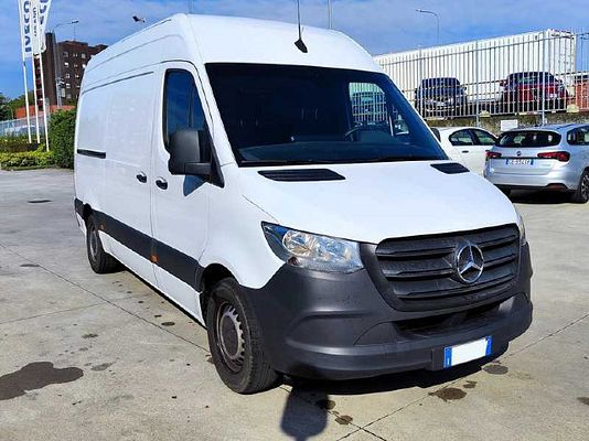 Vehicle image 2 / 10