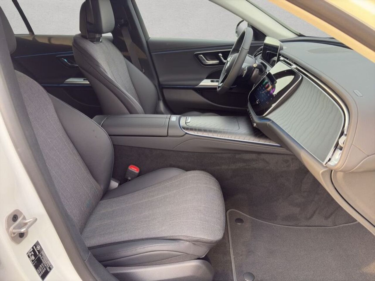 Mercedes-Benz E-Klasse – Bild 16