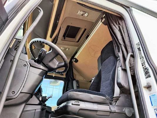 Vehicle image 5 / 10