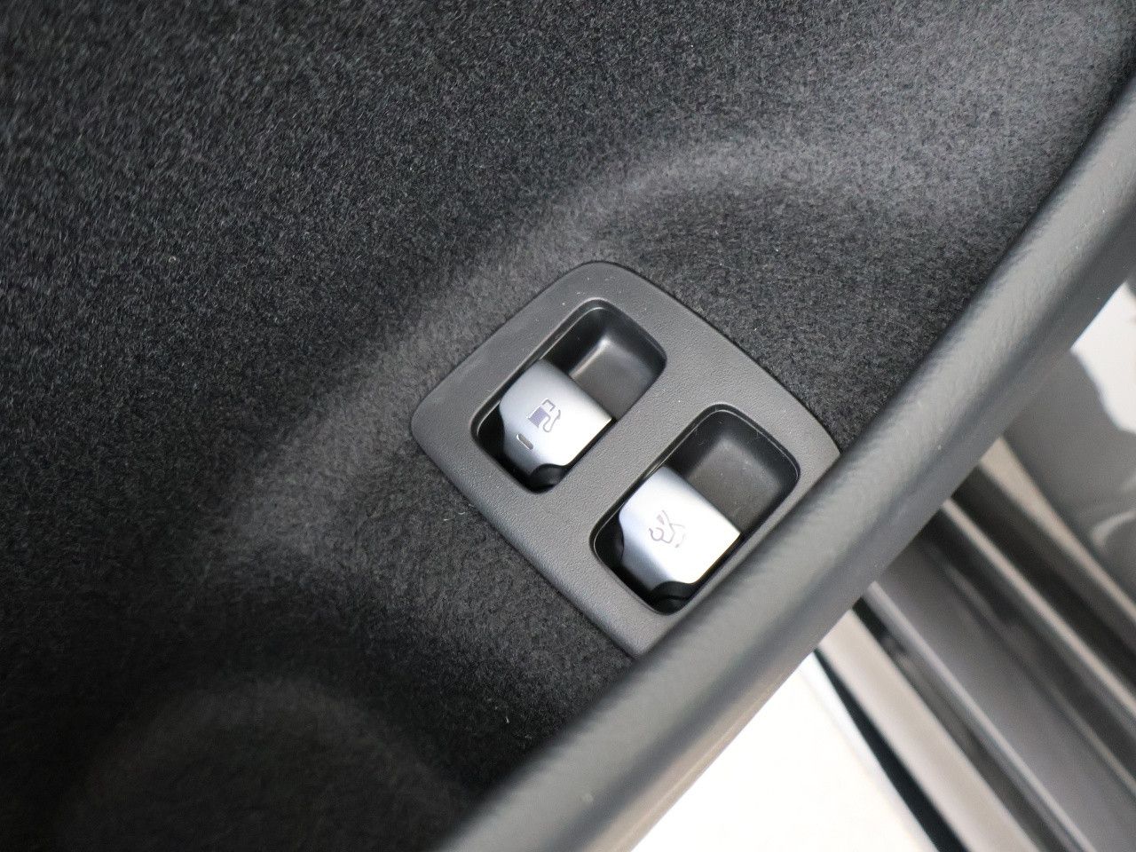 Mercedes-Benz E-Klasse – Bild 23