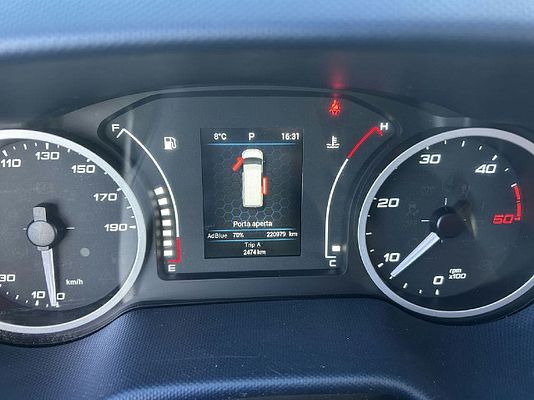 Vehicle image 12 / 14