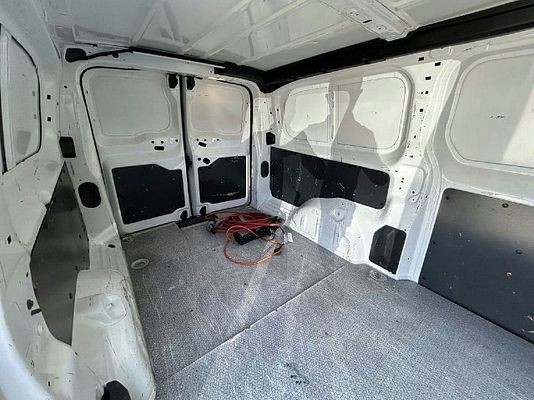 Vehicle image 6 / 15