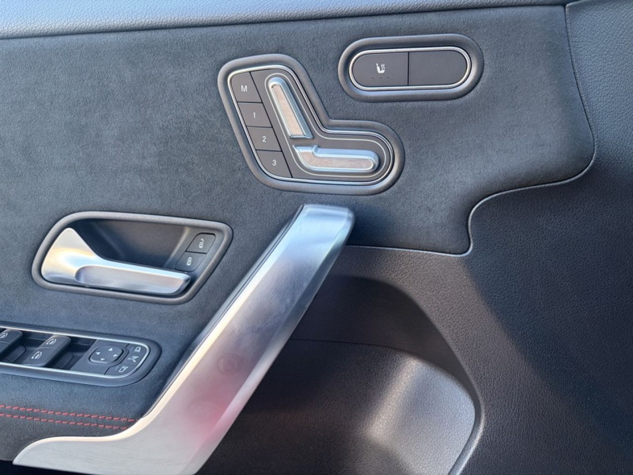 Photo du v&eacute;hicule 16 / 18