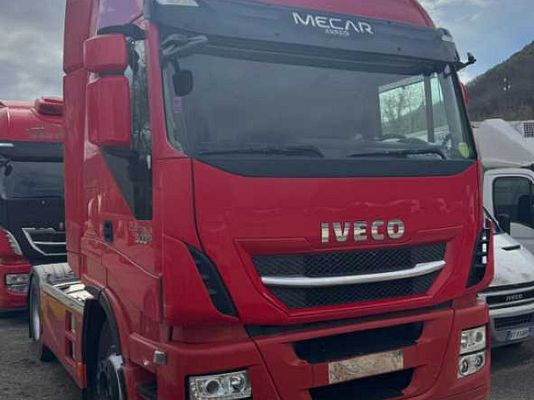Vehicle image 1 / 4