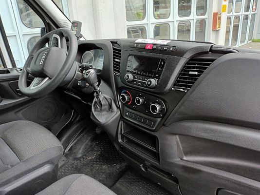 Vehicle image 5 / 5