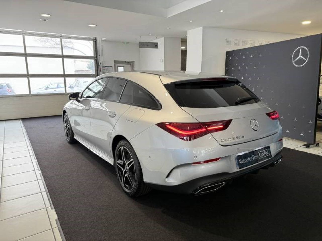 Photo du v&eacute;hicule 2 / 18