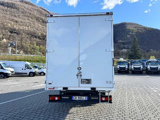 Vehicle image 4 / 11