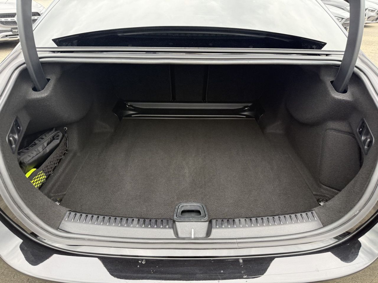 Mercedes-Benz E-Klasse – Bild 23