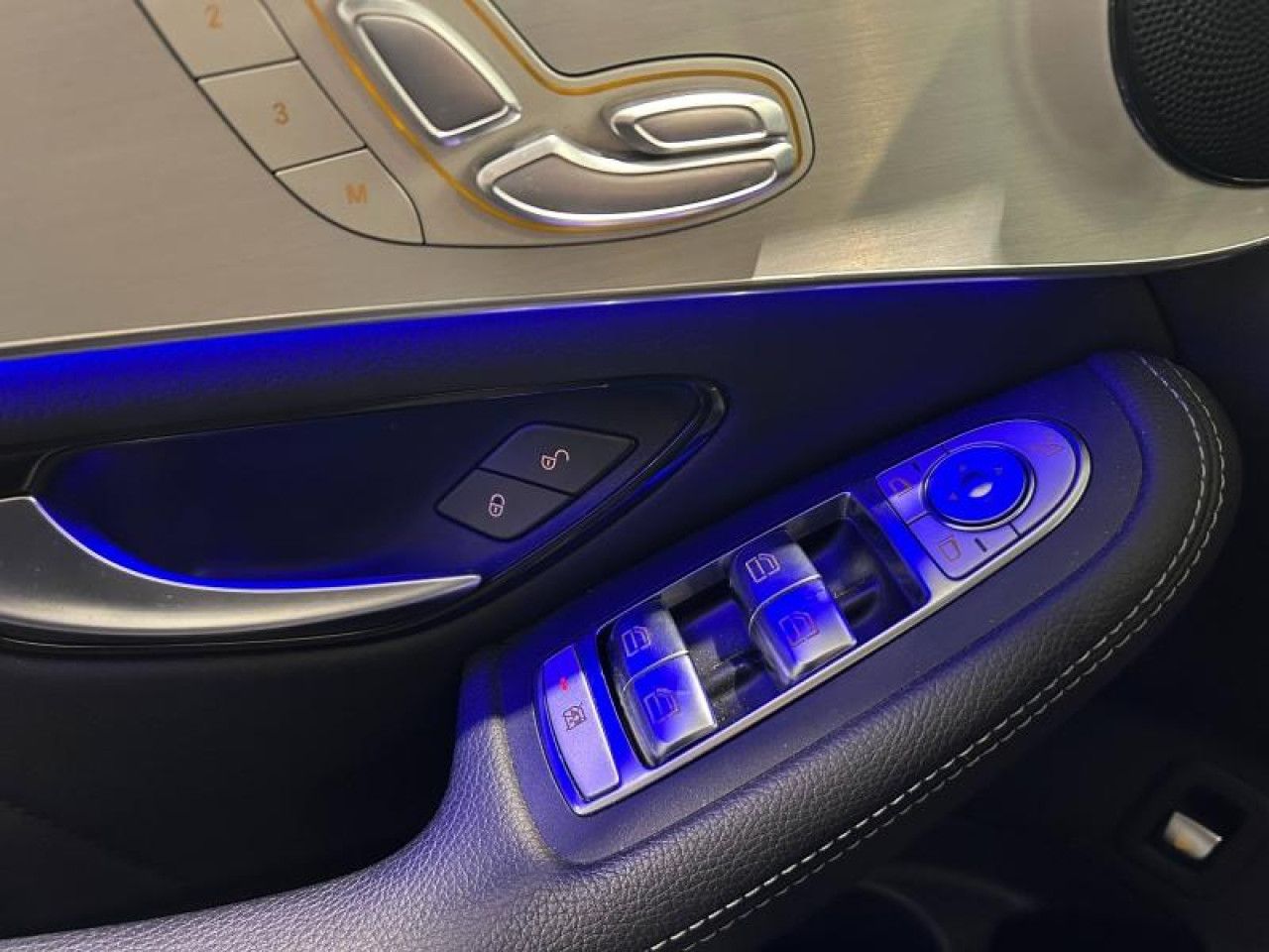 Photo du v&eacute;hicule 16 / 18