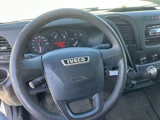 Vehicle image 11 / 14