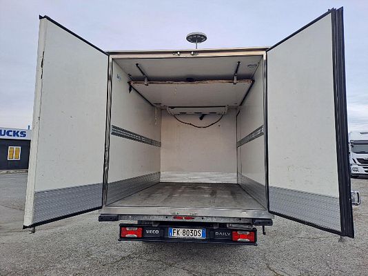 Vehicle image 5 / 12