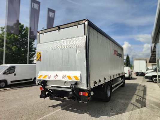 Vehicle image 5 / 20