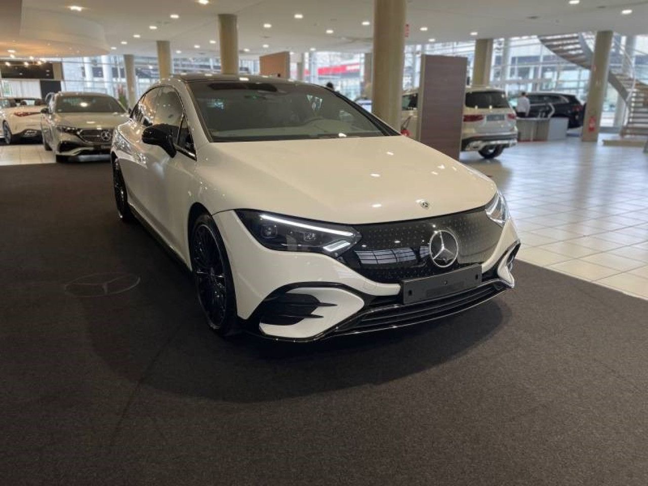 Photo du v&eacute;hicule 1 / 18