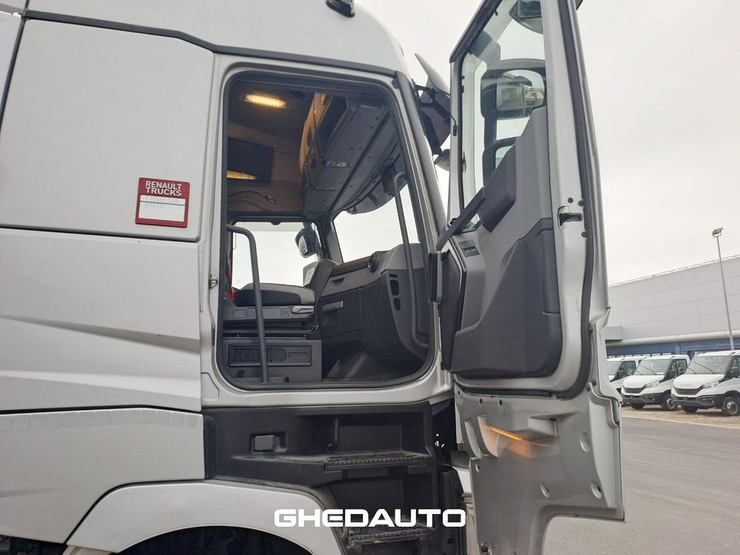 Renault | TRATTORE STRADALE RENAULT T 520 HIGH CAB