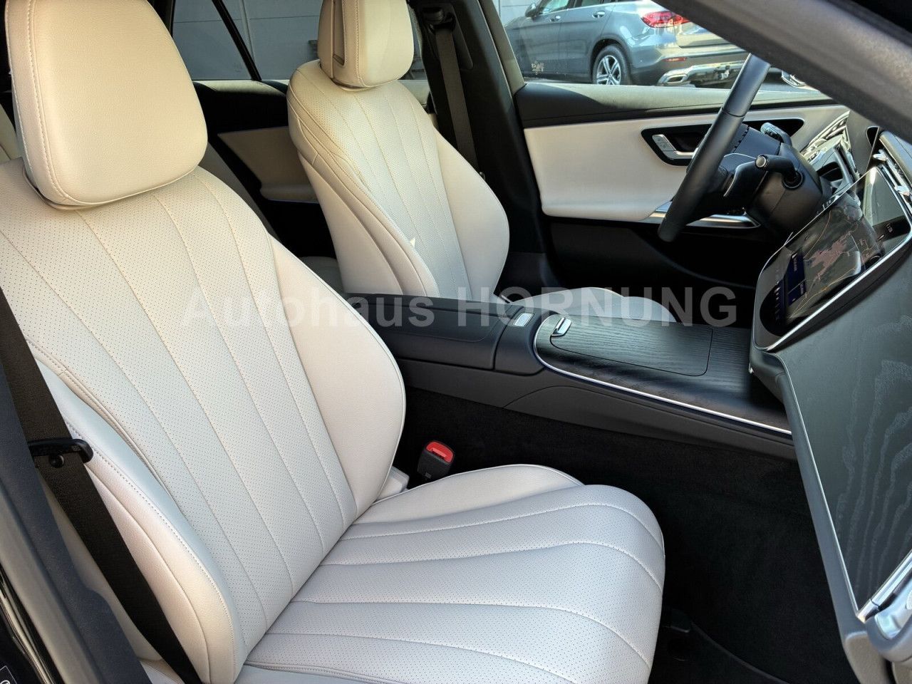 Mercedes-Benz E-Klasse – Bild 17
