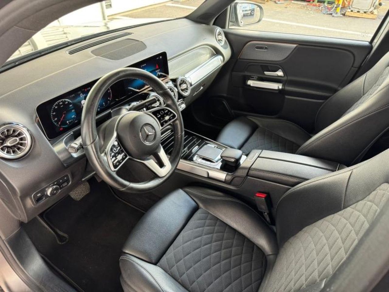 Photo du v&eacute;hicule 16 / 18